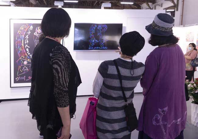 《異次元也有菩薩》為NFT系列藝術品，今年在台北新藝術博覽會參展