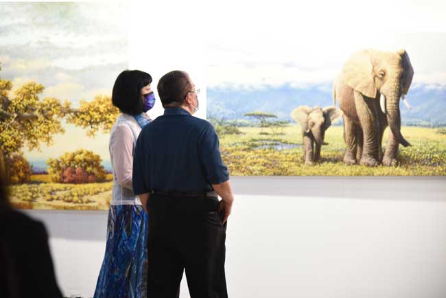 曾居於南非的中國藝術家常鐵中，筆下多是南非的自然風景