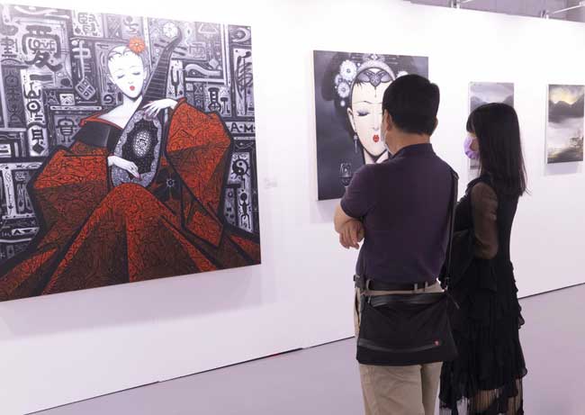 上海著名當代藝術家邱勝賢，融合中國古典與現代時尚
